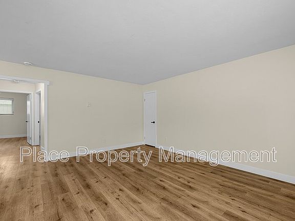 2nd image of 565 Moss St Unit 12