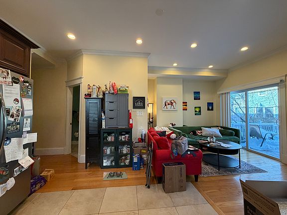 3rd image of 27 Essex St #1
