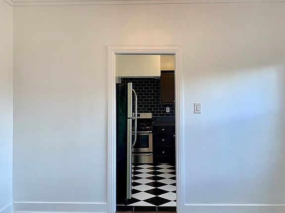 4th image of 535 N Alexandria Ave APT 202