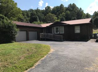 365 Bridge St, Elkhorn City, KY 41522