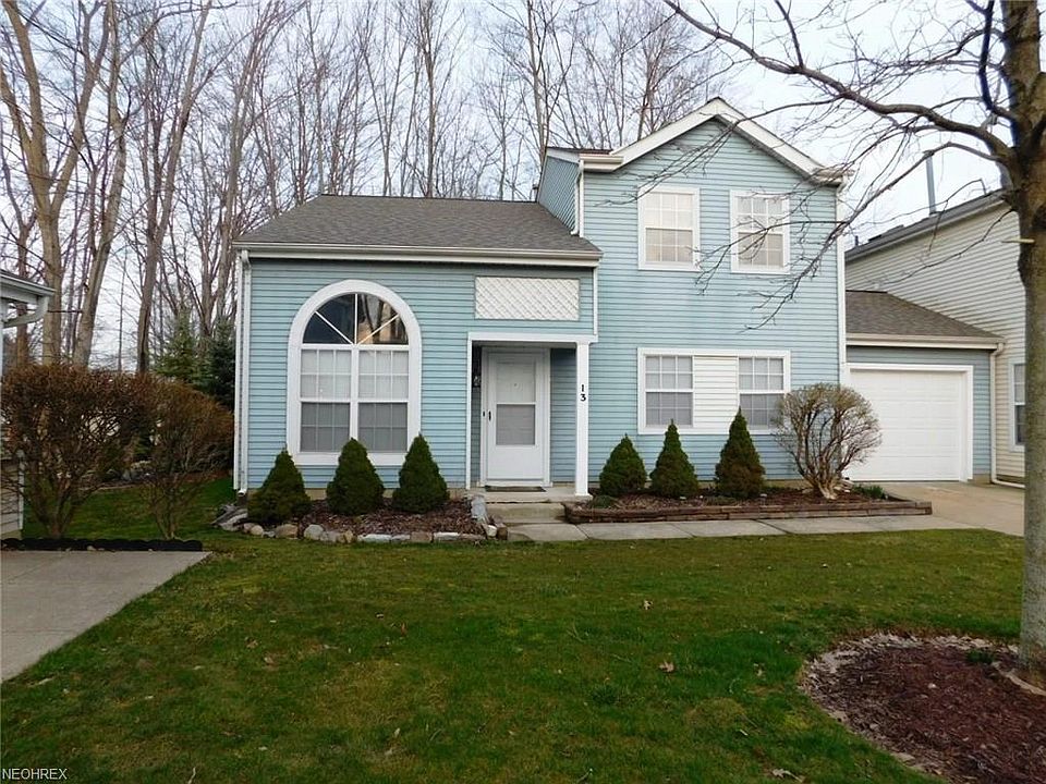 1st image of 13 Woodbury Ln