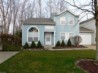 13 Woodbury Ln, Northfield, OH 44067