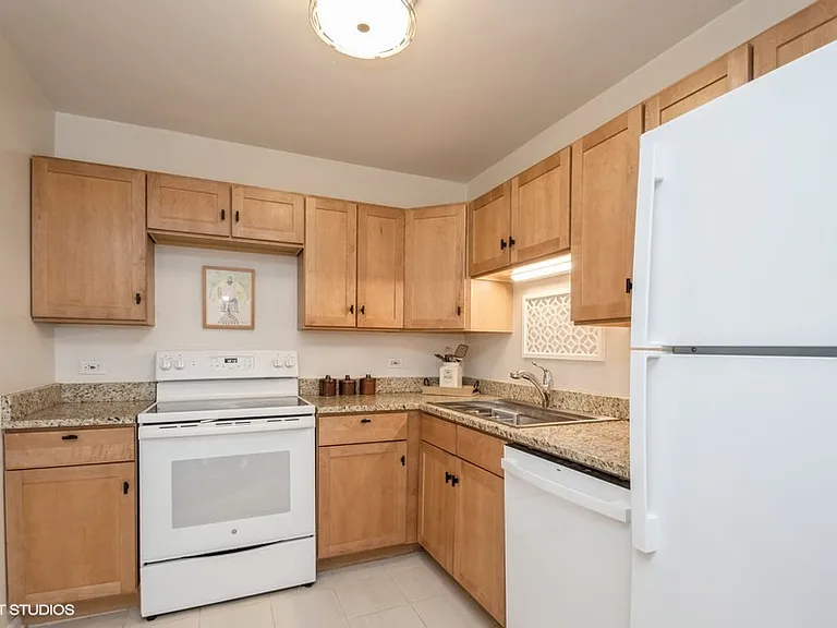 5320 N Sheridan Rd #1503 — Photo 10
