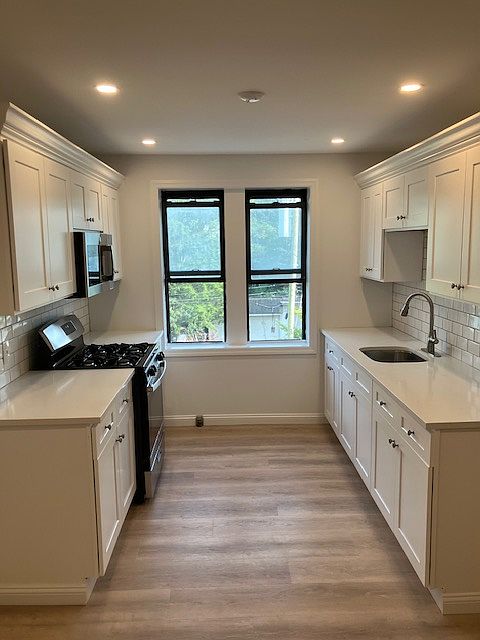 Newly renovated kitchen tons of natural light