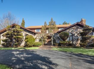 608 Ridgewood Ct, Oak Brook, IL 60523