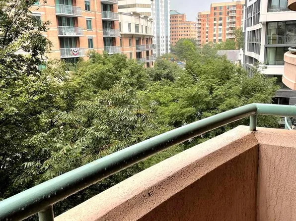 4808 Moorland Ln APT 409, Bethesda, MD 20814