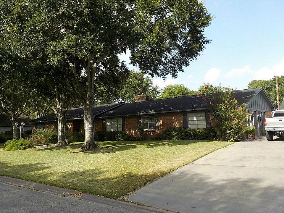 1st image of 2208 Hutchins Ln
