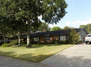 2208 Hutchins Ln, El Campo, TX 77437