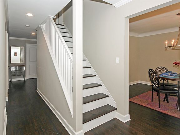 3rd image of 826 N Catherine Ave
