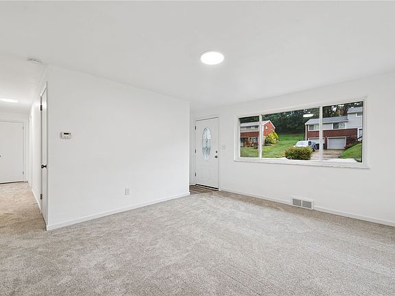 5th image of 723 Heartwood Dr