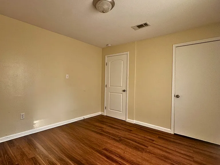 30121 Julia St — Photo 1