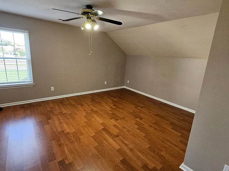 1605 Sinking Creek Dr — Photo 18