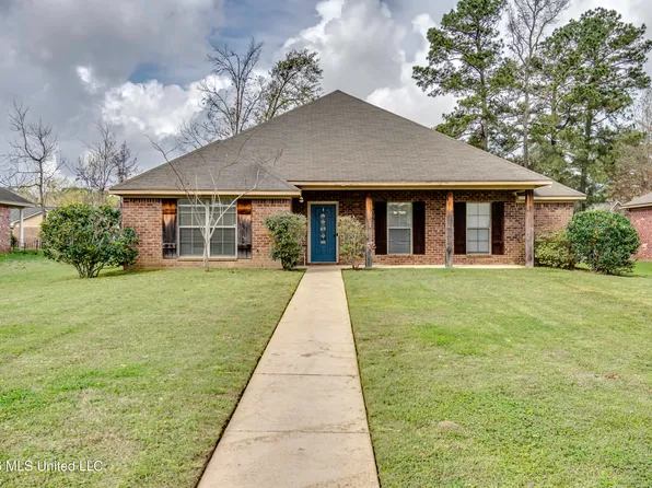 125 Whispering Oaks Xing, Pearl, MS 39208