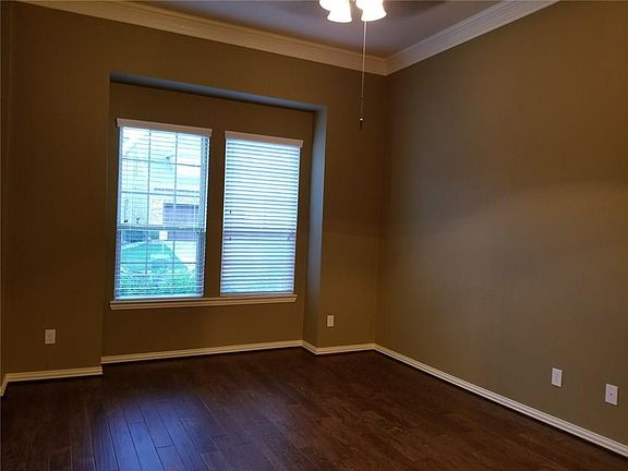 5th image of 415 Rosemont Ln