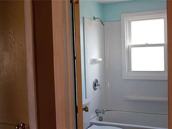 4th image of 104 Cottington Dr
