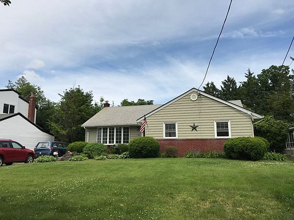 3rd image of 56 Willet Ave