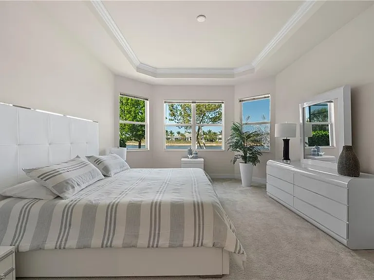 8897 Redonda Dr — Photo 20