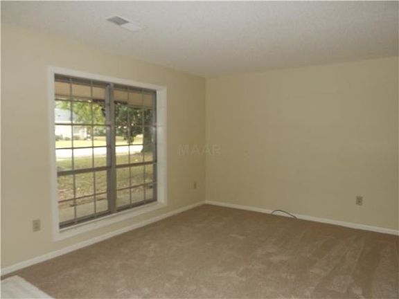 4th image of 4850 Laraine Dr