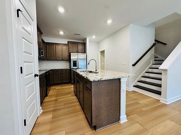 5th image of 1504 Irving Hill Dr