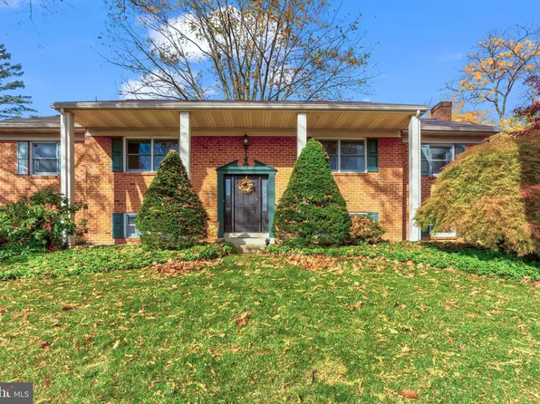 53 Country Side Ln, Leola, PA 17540