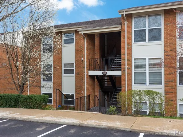 1968 Greenglen Dr APT 101, Kirkwood, MO 63122