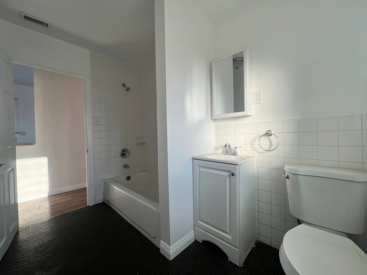 2 bed, 1500 sqft, $2,300 — Photo 4