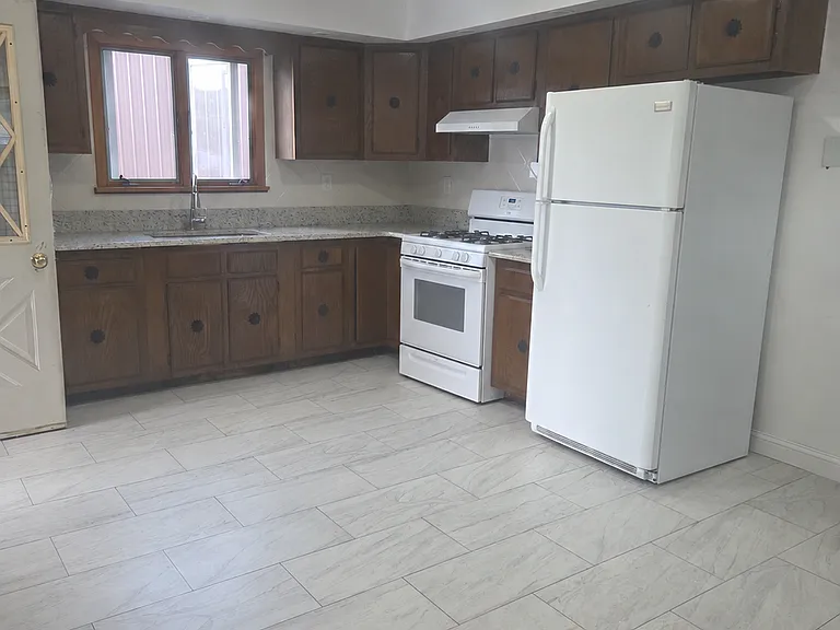 318 Chestnut St — Photo 1
