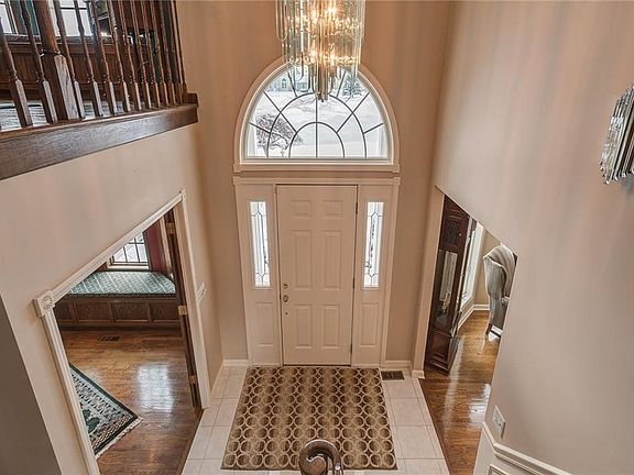 5th image of 5864 Highcrest Cir