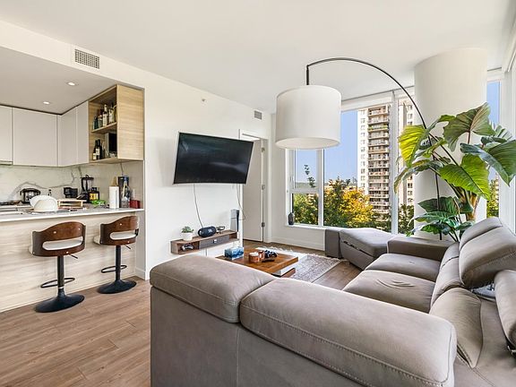 3rd image of 585 Austin Ave #701