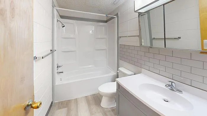 1 bed, 1.0 bath, $850 — Photo 2