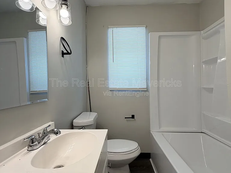 5601 Belaire Dr #D — Photo 9