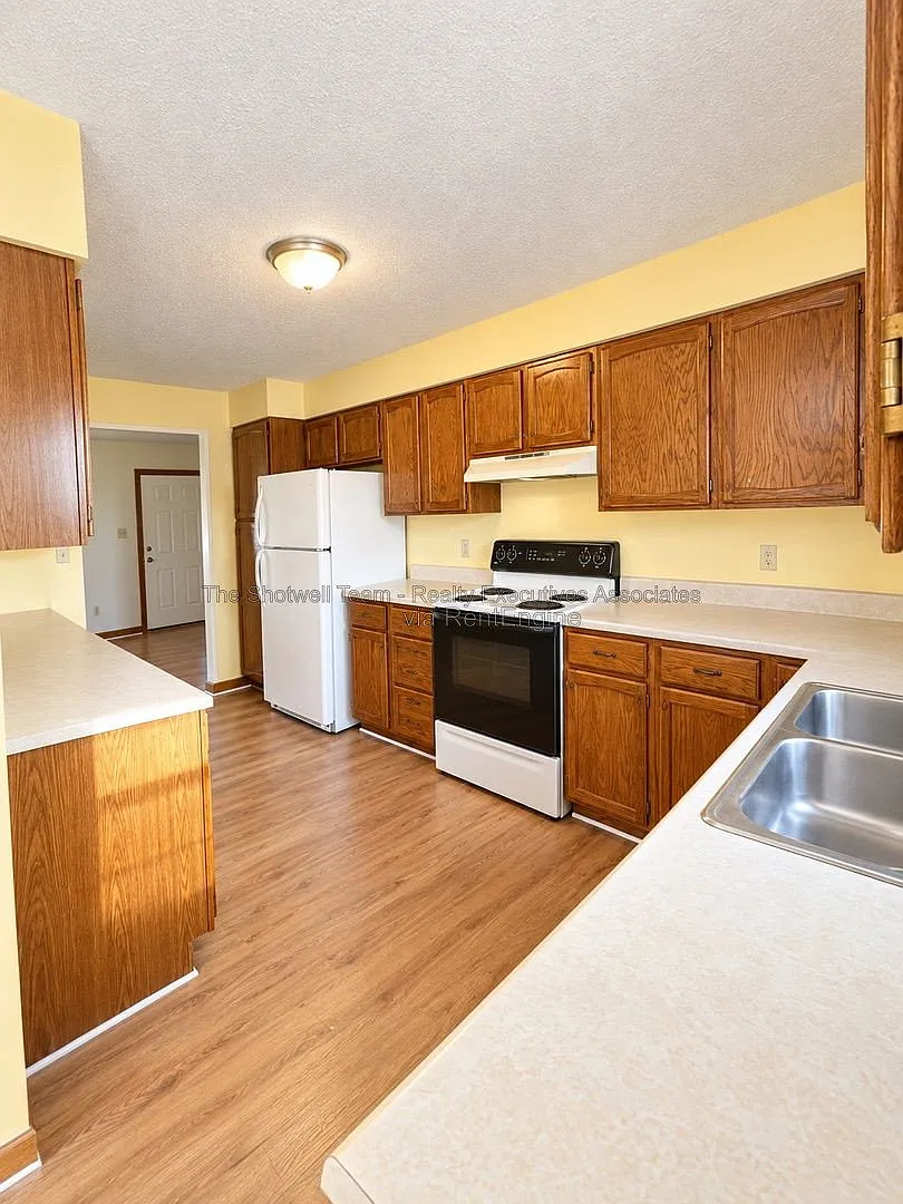2 bed, 2.0 bath, $1,640 — Photo 3