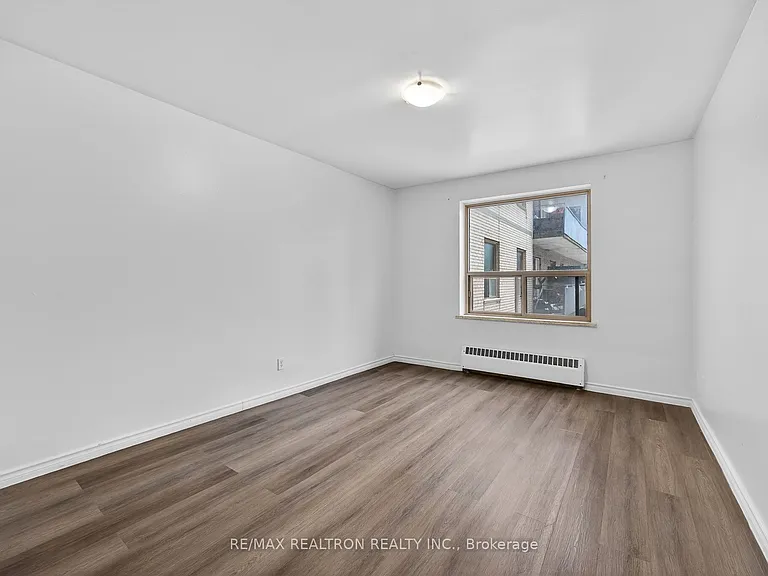 275 Wentworth St W #716 — Photo 5