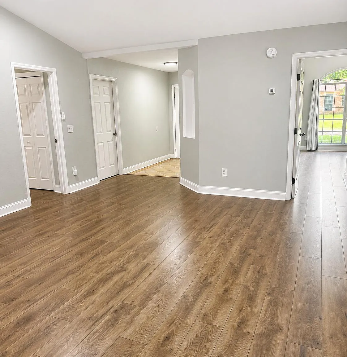 4 bed, 2.0 bath, 1848 sqft, $2,300 — Photo 2