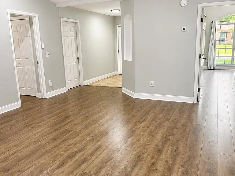 7945 Macinnes Dr — Photo 2