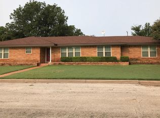 601 Alma Ln, Seymour, TX 76380