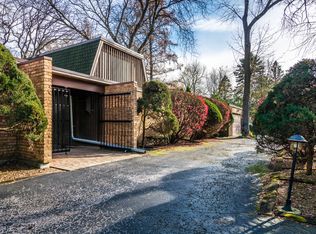 42 Oxford Dr, Lincolnshire, IL
