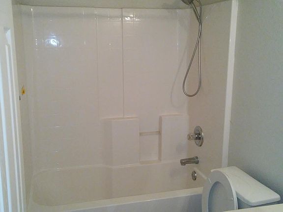 5th image of 104 Lark St APT A