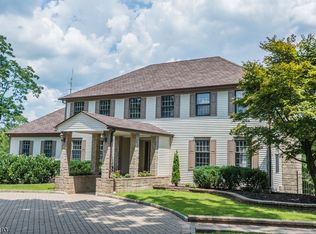 32 Olde Town Ct, Bernardsville, NJ 07924