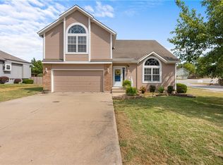 4413 SW Hillside Dr, Lees Summit, MO 64082