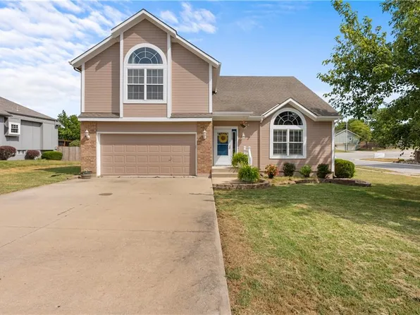 4413 SW Hillside Dr, Lees Summit, MO 64082