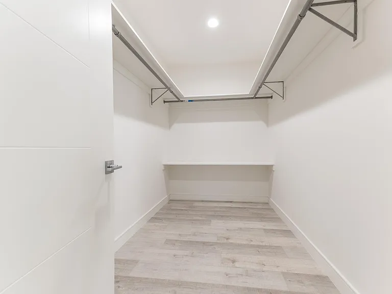 526 W Doran St — Photo 14
