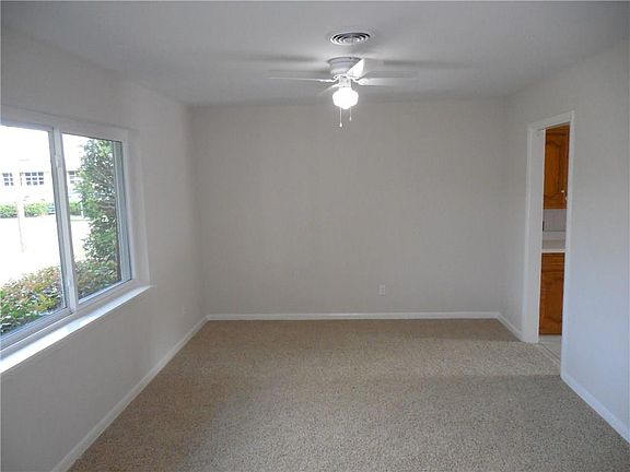 3rd image of 2502 Robin Ln