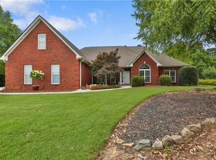 165 Lake Park Dr, Sharpsburg, GA