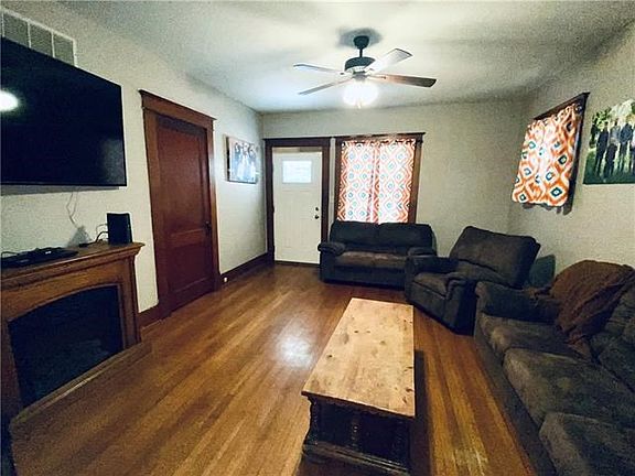 4th image of 1001 S Saint Louis St