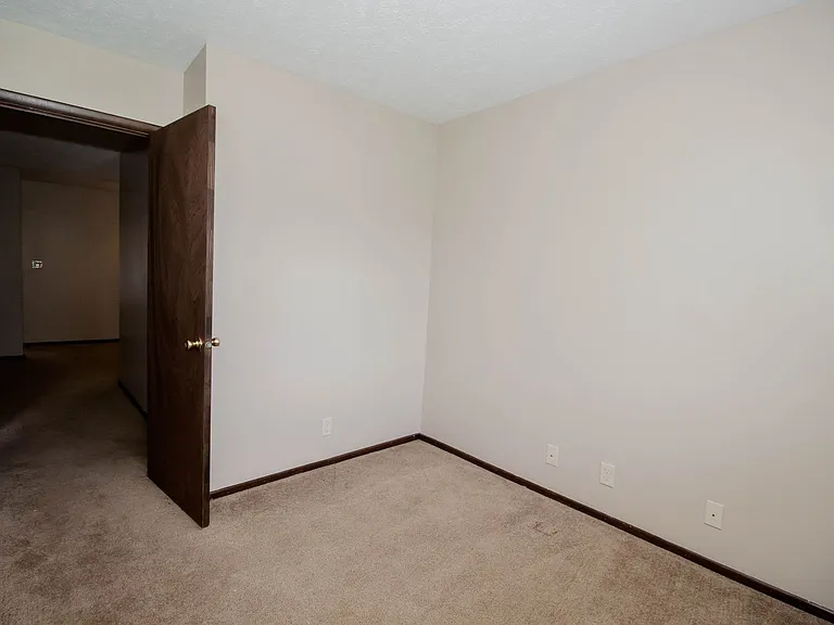 105 N Orr Dr — Photo 10