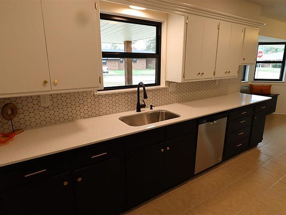 5th image of 2602 Chateau Dr