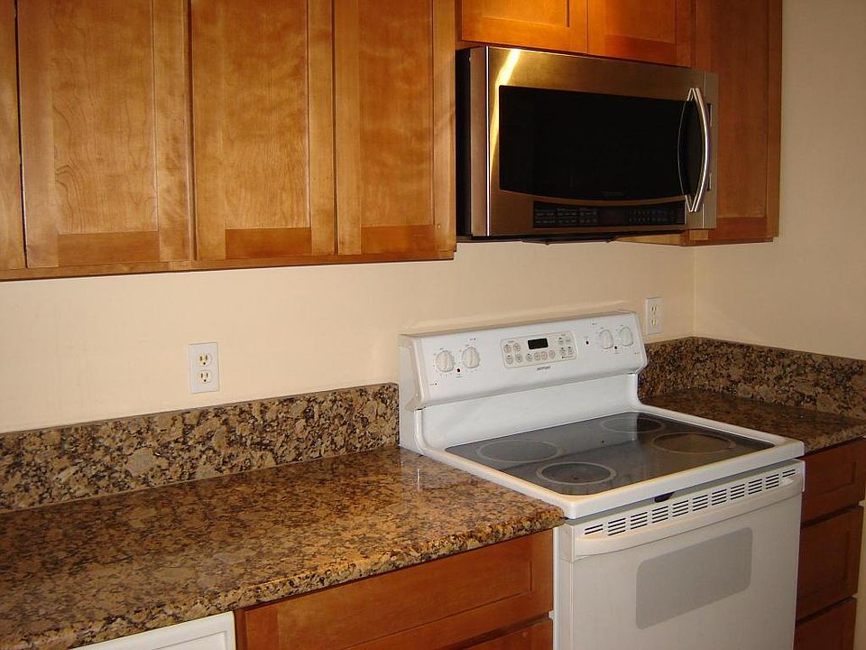 1st image of 807 Twin Lakes Dr