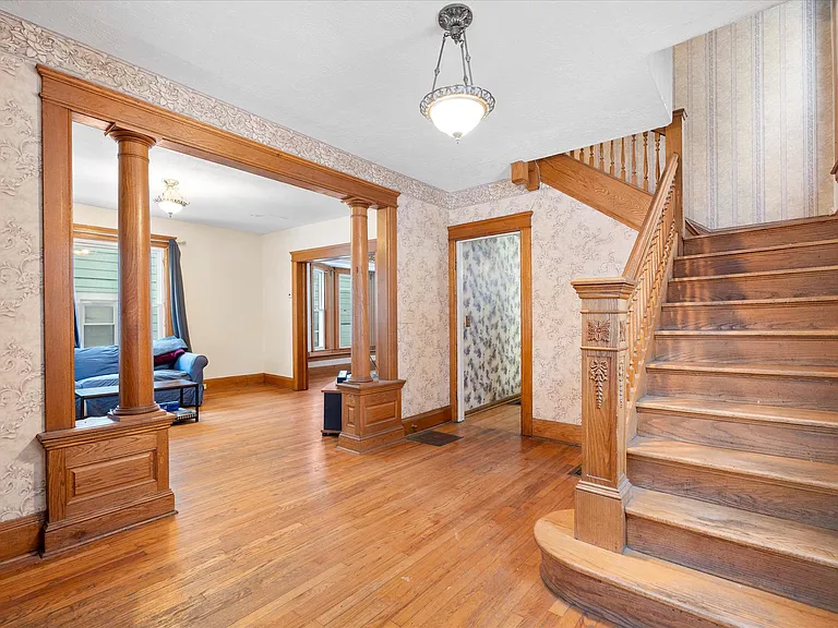 925 Westcott St — Photo 5