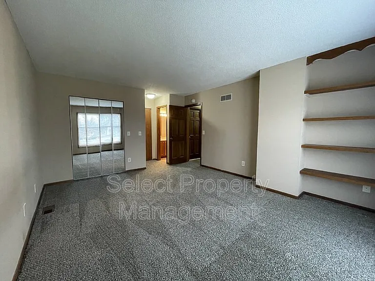 4904 Pinebrook Dr — Photo 12